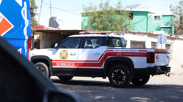 Elementos de Bomberos ayudaron al lesionado. Ramón Munguía/EXPRESO