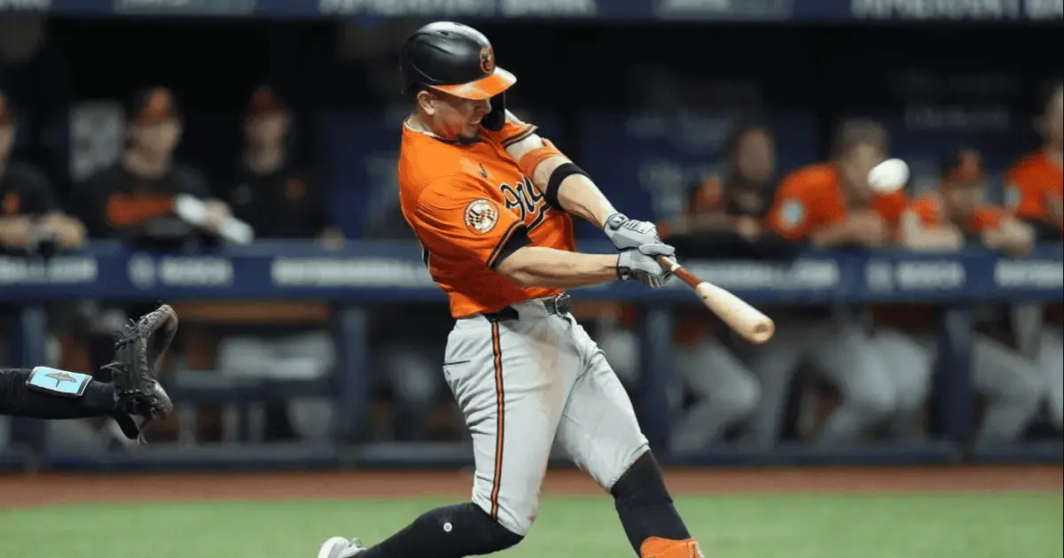 Ramón Urías se suelta con el bat