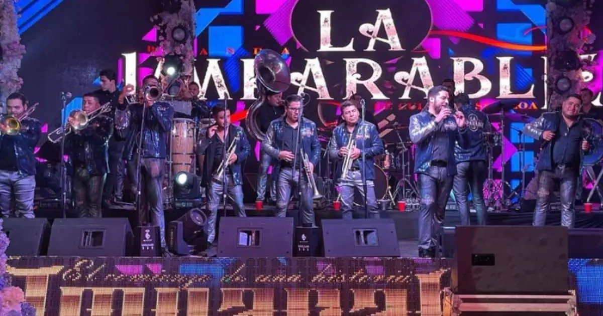 Banda La Imparable de Sinaloa sufre aparatoso accidente en carretera