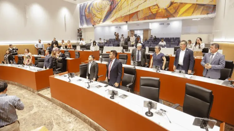 El Congreso guardó un minuto de silencio por Casimiro Navarro. (Foto: Cortesía/EXPRESO)