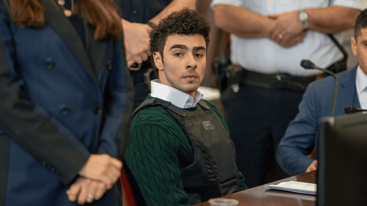 Fiscales buscarán la pena de muerte para Luigi Mangione por asesinato