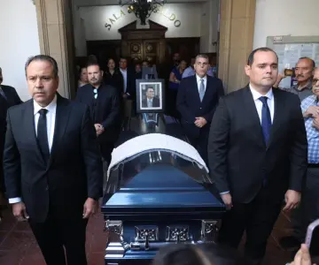 Realizan guardia de honor a Casimiro Navarro, exalcalde de Hermosillo