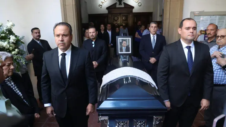 Realizan guardia de honor a Casimiro Navarro, exalcalde de Hermosillo
