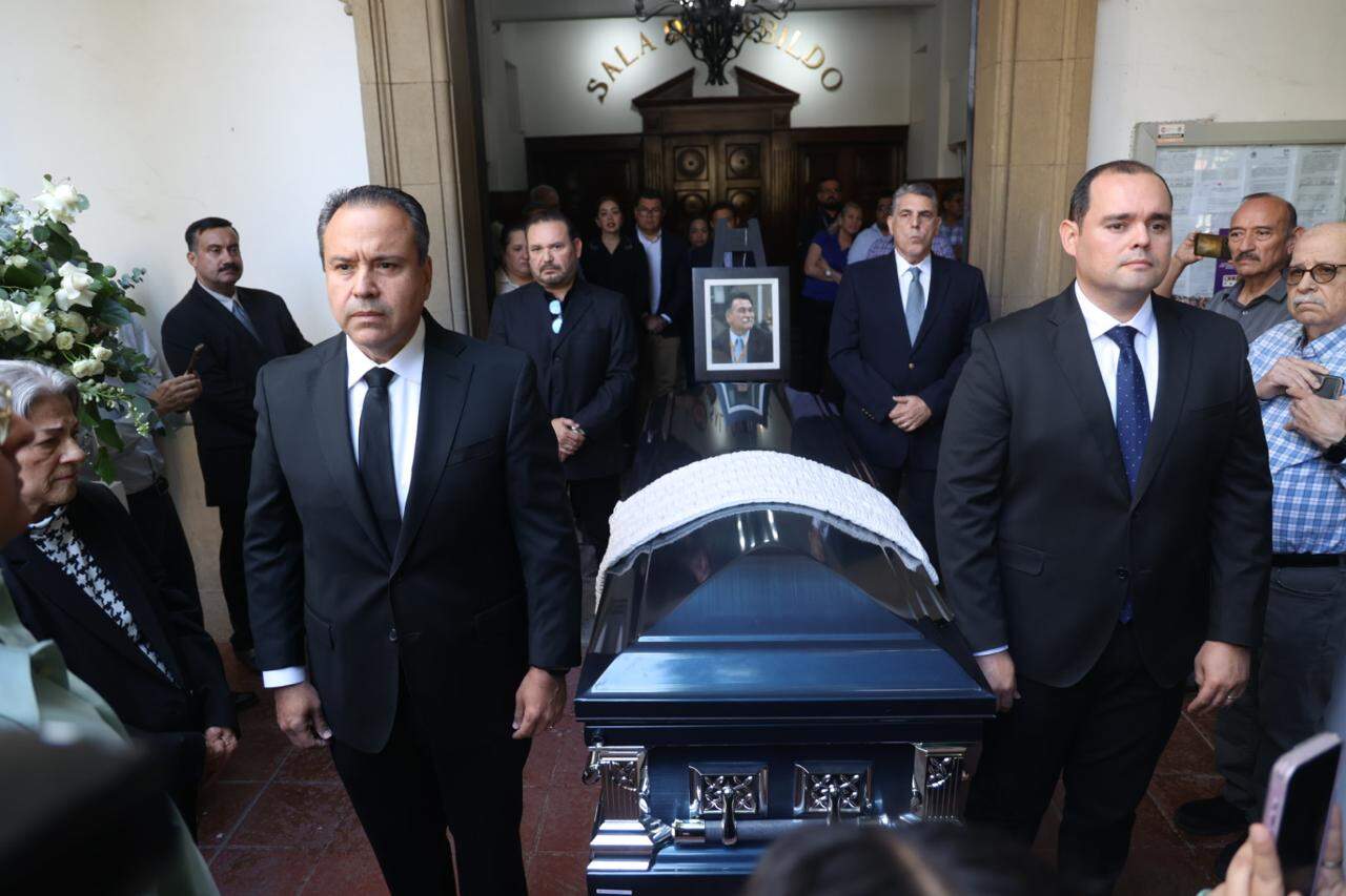 Realizan guardia de honor a Casimiro Navarro, exalcalde de Hermosillo