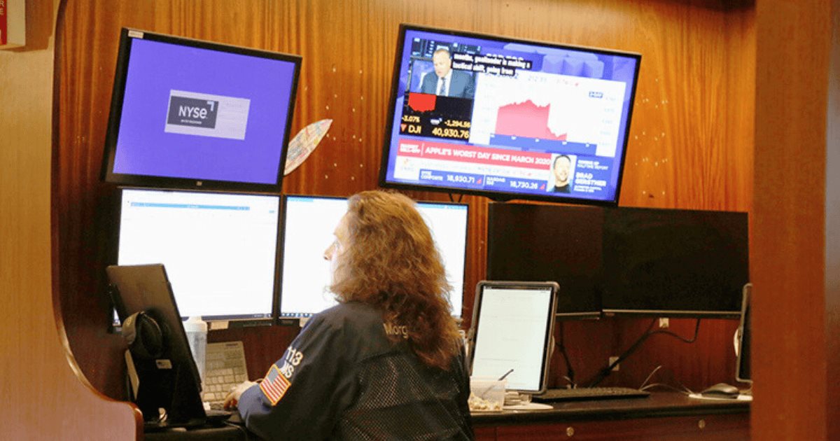 Dólar y acciones se hunden tras anuncio de nuevos aranceles de Donald Trump