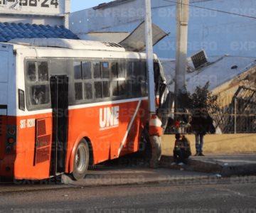 Avanza proceso para reparación de casa dañada por choque de camión