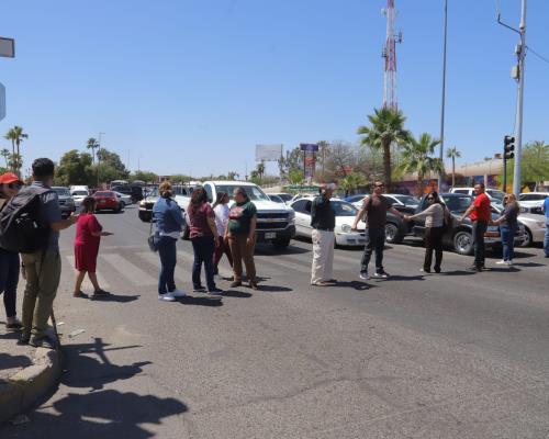 Integrantes del STEUS bloquean crucero de Luis Encinas y Rosales