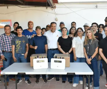 Toño Astiazarán brinda apoyo a jóvenes de la Casa del Estudiante Urense