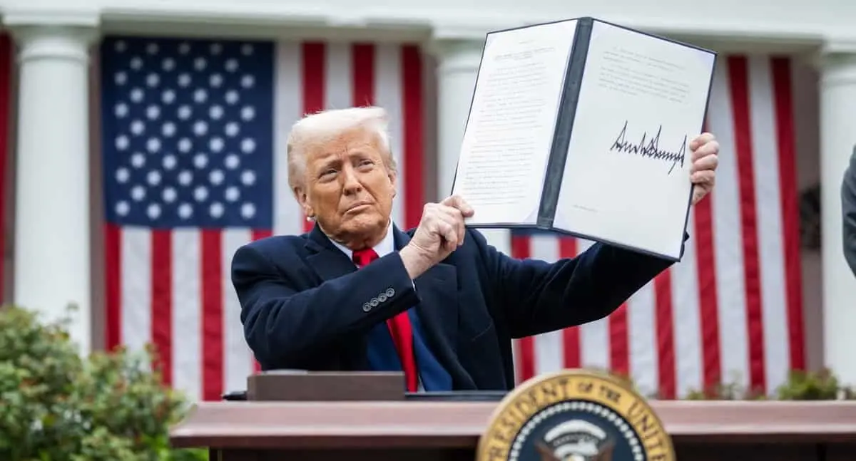 Trump adelanta que impondrá aranceles a productos farmacéuticos