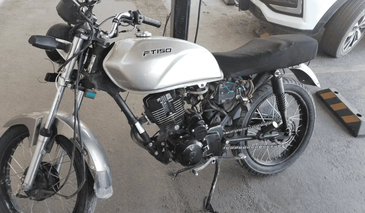Detienen a hombre con motocicleta robada en la colonia Pimentel