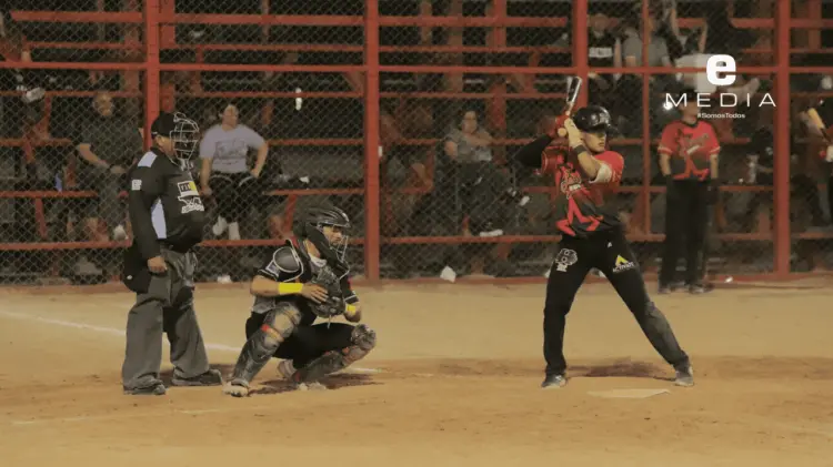Hacienda Becerril protagonizó un duelo intenso ante Sagastas Benny’s Neón. (Foto: J. Flores/EXPRESO)
