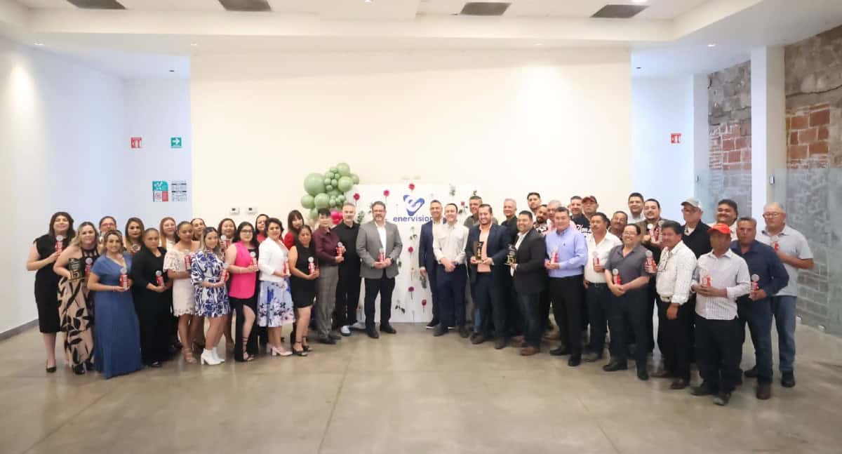 Reconocen a más de 30 empleados de Enervision por su antigüedad laboral