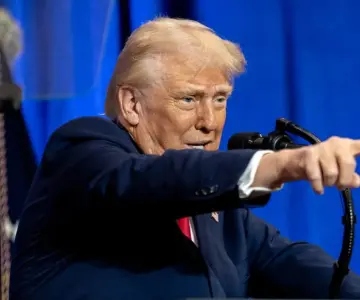 Por agua, Donald Trump amaga a México con más aranceles