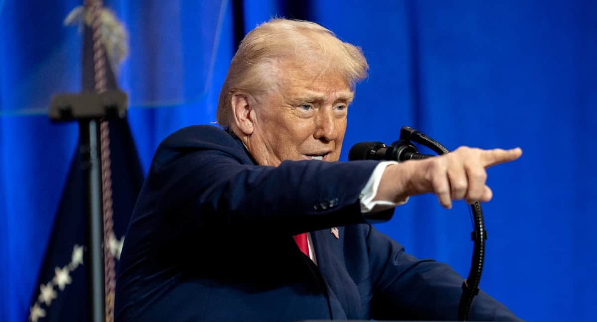 Por agua, Donald Trump amaga a México con más aranceles