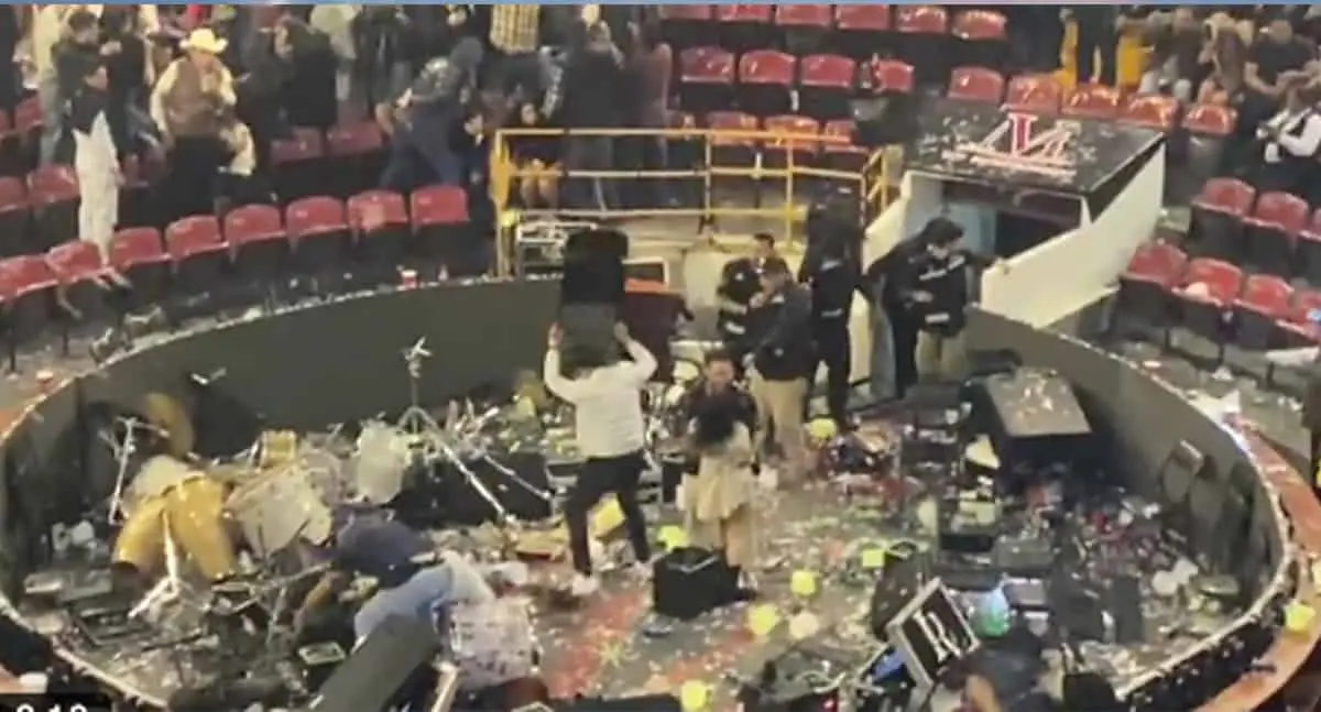 Fans de Luis R Conriquez causan disturbios en Texcoco