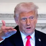 Trump califica respuesta iraní de muy débil tras atacar base militares