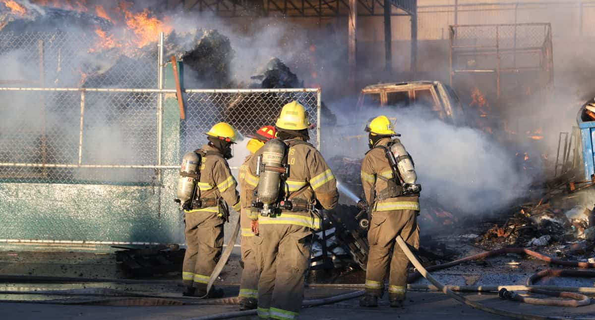 Controlan incendio en recicladora del bulevar Progreso