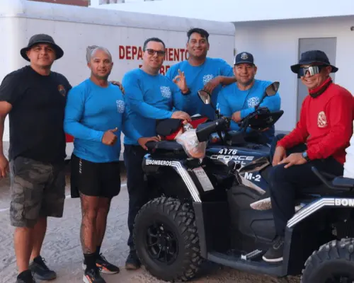 Lancha inflable con familia es arrastrada en Bahía de Kino