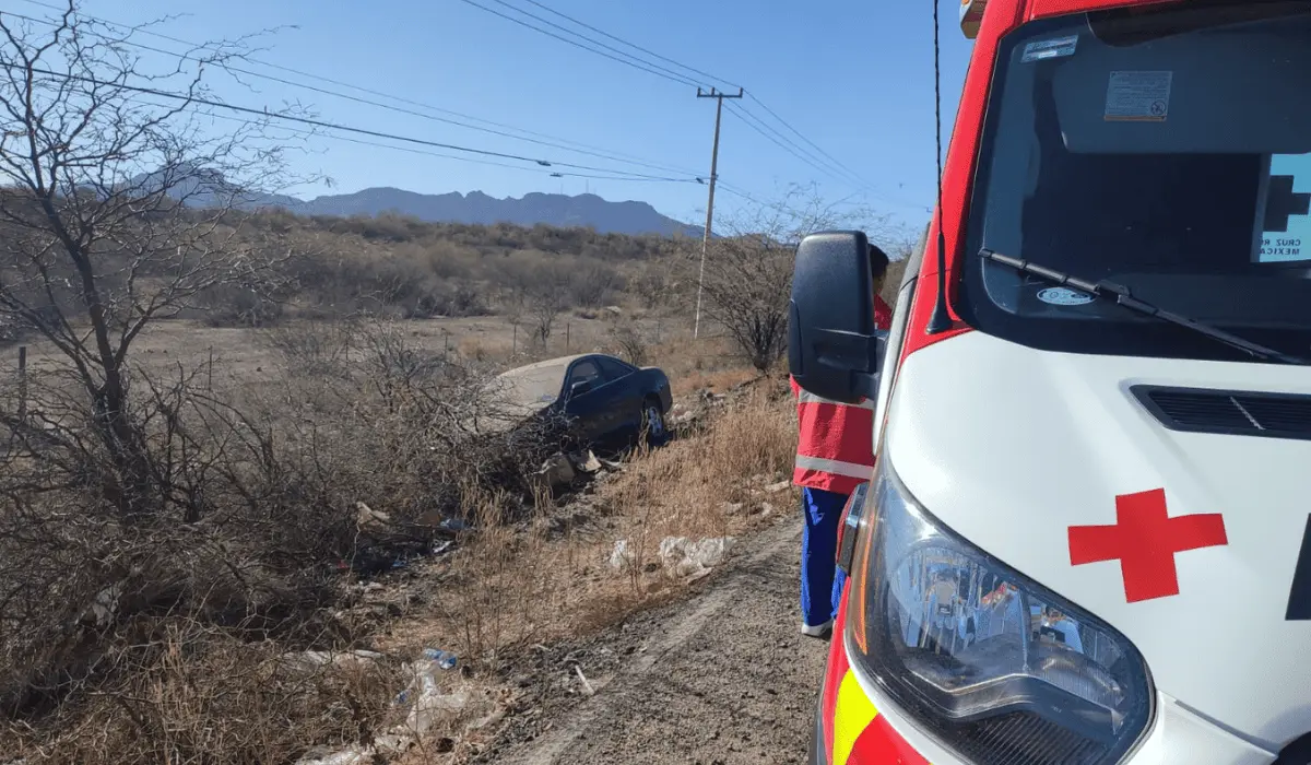 Hombre resulta lesionado tras volcamiento en salida norte de Guaymas