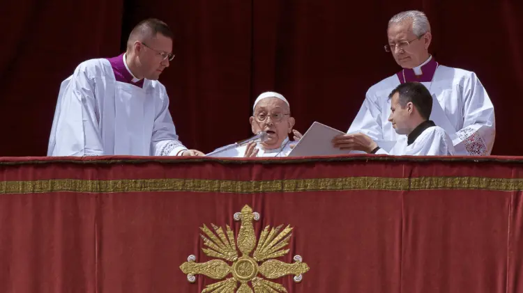 Este Domingo de Pascua, el papa Francisco apareció en el balcón de la Basílica de San Pedro. (AP/EFE)