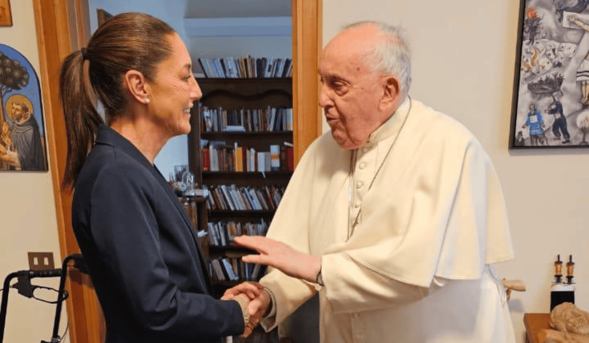 Sheinbaum lamenta la muerte del Papa Francisco; destaca su legado humanista