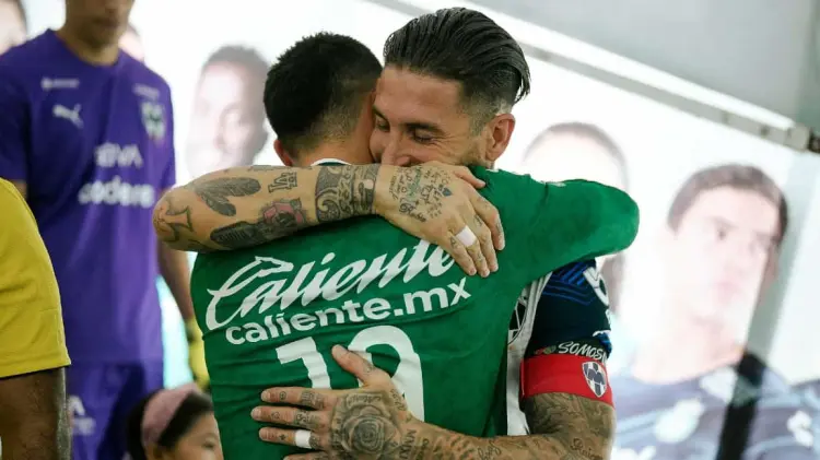 Sergio Ramos y James Rodríguez se encuentran. (Foto: Club León / EXPRESO)