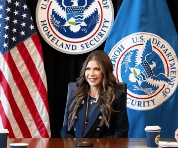 Kristi Noem es víctima de robo; sustraen su bolso con 3 mil dólares en efectivo
