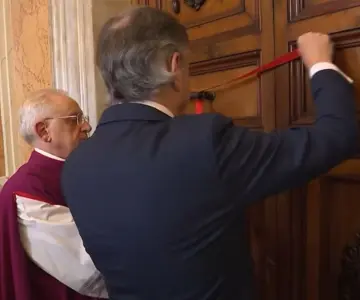 Sellan aposento del Papa Francisco tras constatar su muerte en Santa Marta