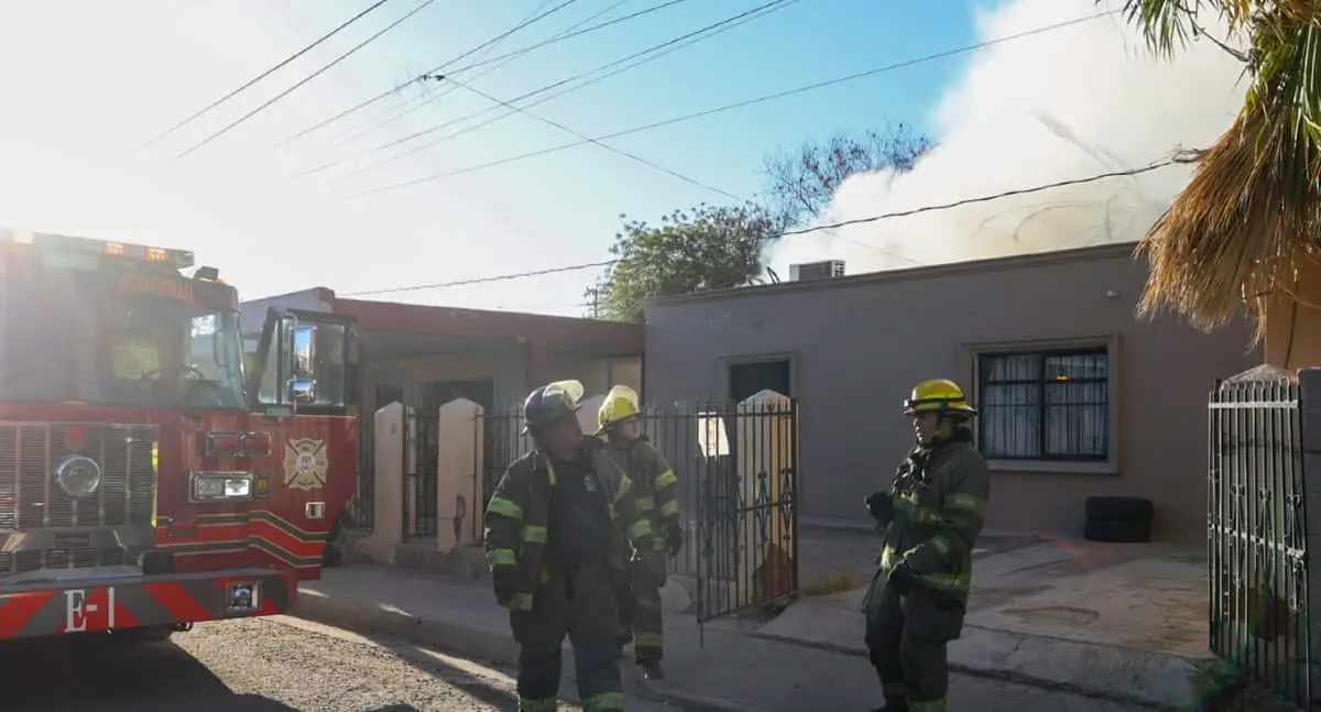 Bomberos controlan incendio en la Pimentel; no hay lesionados