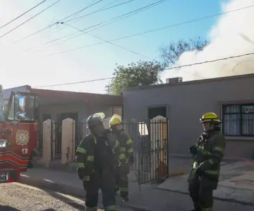 Bomberos controlan incendio en la Pimentel; no hay lesionados