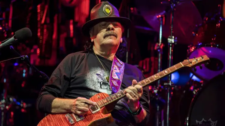 En 2022, Santana colapsó durante un concierto. (Foto: Especial/EXPRESO)