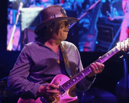 Revelan que Carlos Santana sufrió deshidratación