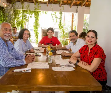 Desayunan en familia en Onza Restaurante