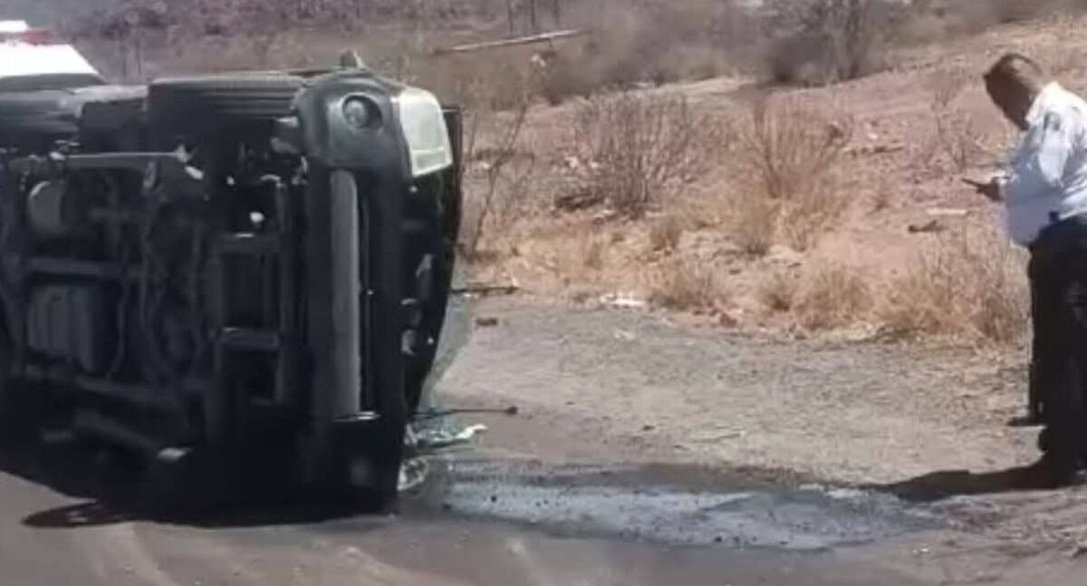 Volcamiento rumbo a libramiento San José de Guaymas deja lesionado