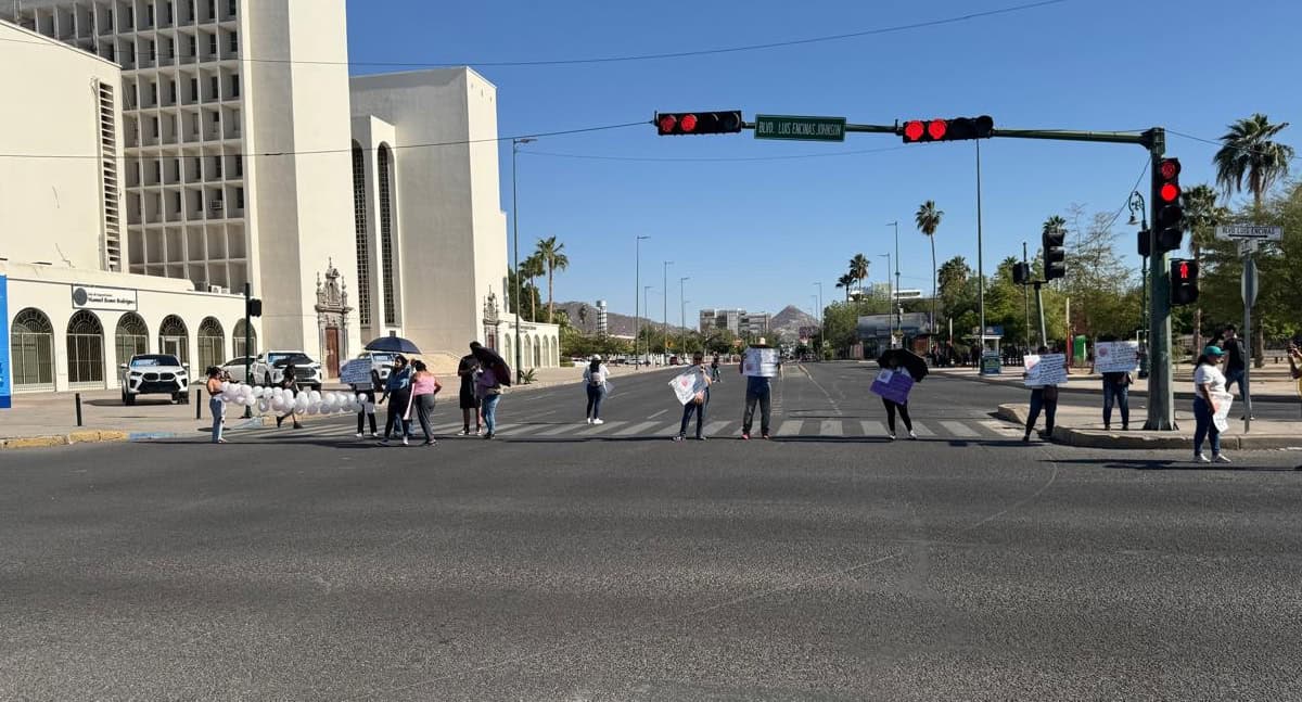 Toman calles en Hermosillo exigiendo justicia por bebé fallecida en Himes