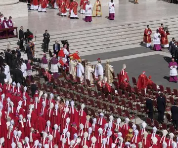 Multitud despide al papa Francisco en Roma