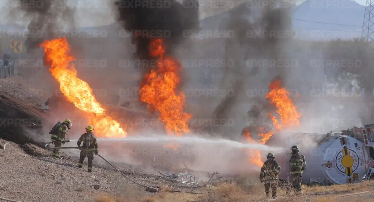 Hombre muere en explosión de tractocamión en Libramiento Hermosillo-Guaymas
