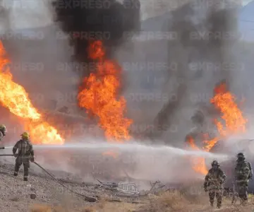 Hombre muere en explosión de tractocamión en Libramiento Hermosillo-Guaymas