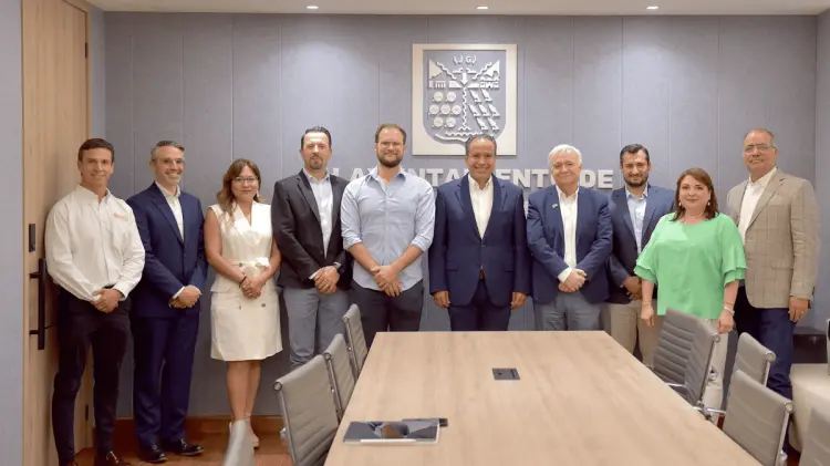 Antonio Astiazarán y Thierry Calmus sostuvieron una reunión para fortalecer lazos. (Foto: Cortesía)