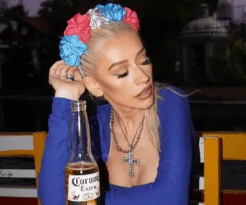 Christina Aguilera visita Xochimilco y lo disfruta con mariachi