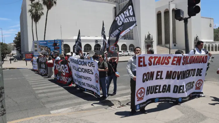 El sindicato de académicos informará después de las 15:00 horas el resultado. (Foto: J. Ballesteros)