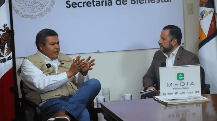 Octavio Almada, delegado de Bienestar en Sonora, en entrevista con Marcelo Beyliss. (J. Flores/EXP)
