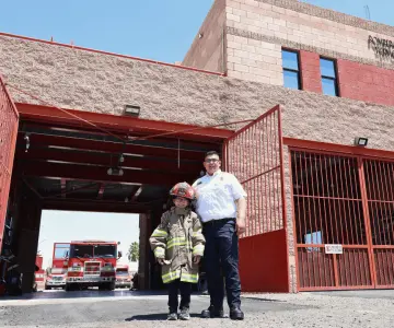 La vocación de ayudar se hereda: Carlos Ruiz quiere ser bombero