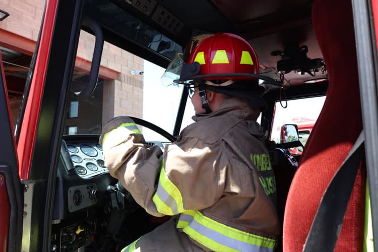 La vocación de ayudar se hereda: Carlos Ruiz quiere ser bombero