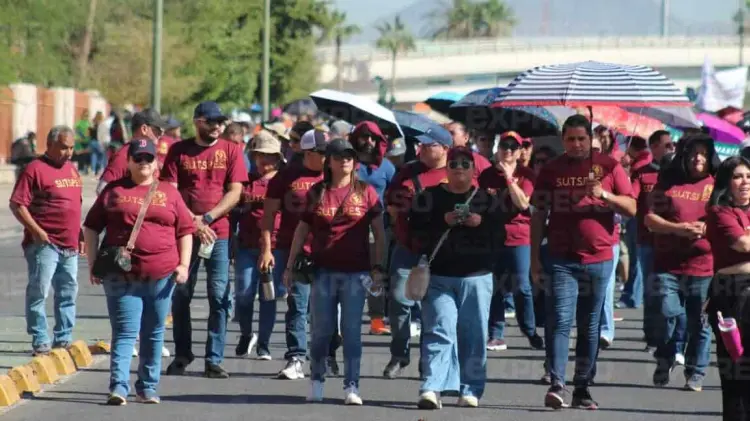 Marchan en Día del Trabajo. (Foto: Ramón Munguía/EXPRESO)