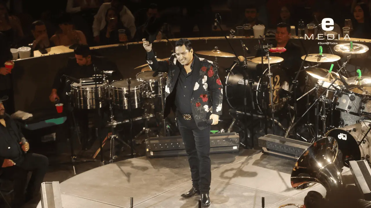 Inicia el Palenque ExpoGan con Julión Álvarez y una noche memorable