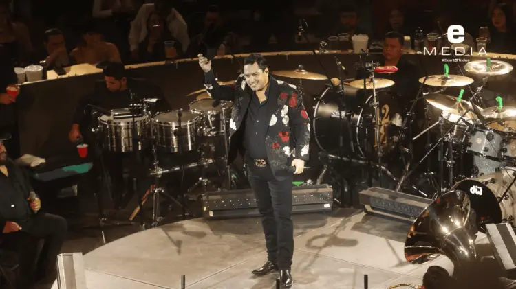 Julión Álvarez es uno de los artistas más queridos en Hermosillo. (Foto: Jesús Ballesteros/EXPRESO)