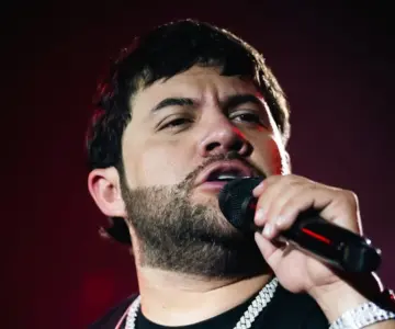 Luis R. Conriquez habla sobre la noche en que volaron sillas