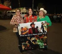 Disfrutan el primer día de la Expo con Julión Álvarez