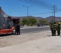 Bomberos atienden conato de incendio en tráiler